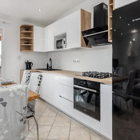 2 Bedroom Beautiful In ロパール