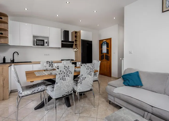 2 Bedroom Beautiful In Apartament *