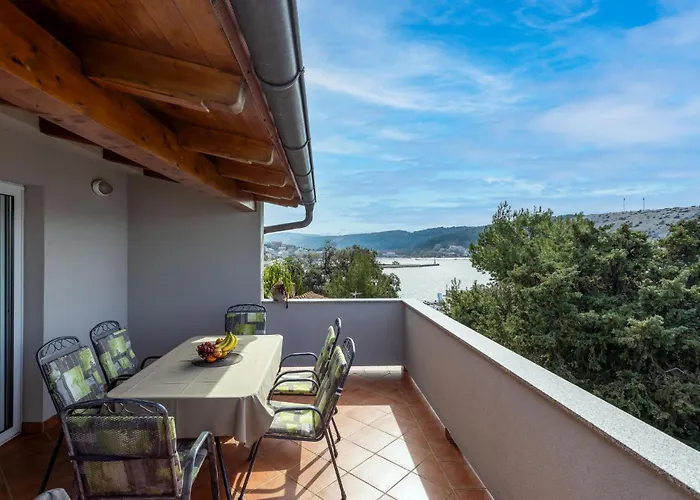 2 Bedroom Beautiful In Apartament Lopar