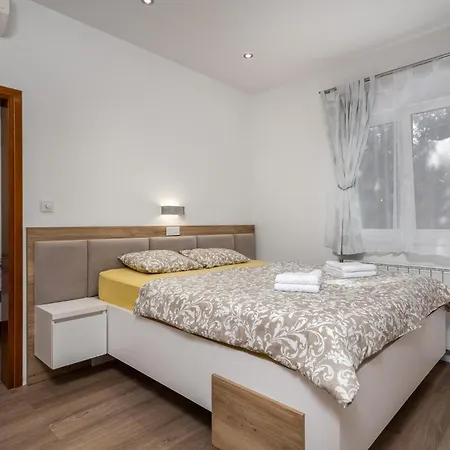 Apartman Amazing In With House Sea View