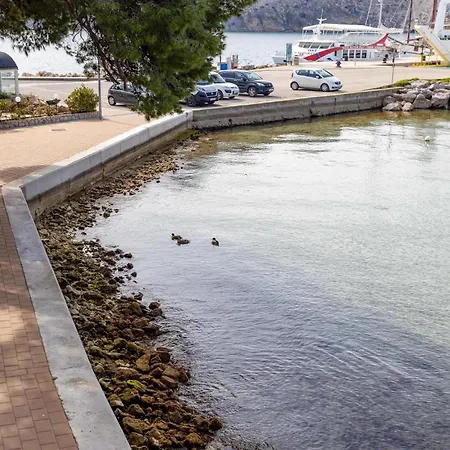 2 Bedroom Beautiful In Apartmán Lopar