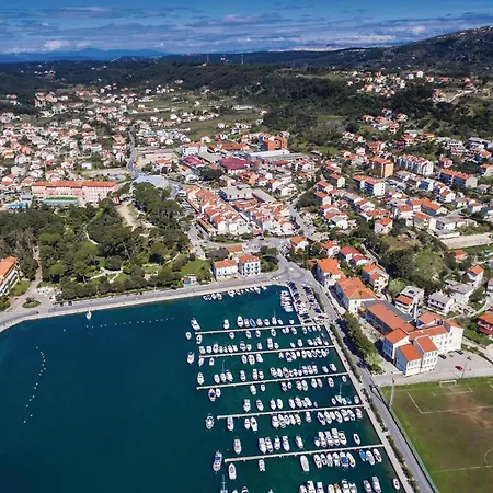 2 Bedroom Beautiful In Apartmán Lopar